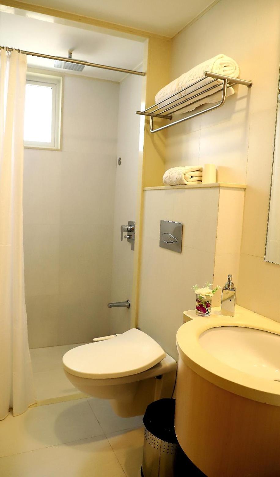 Quality Inn Patria Suites, Rajkot Exterior foto