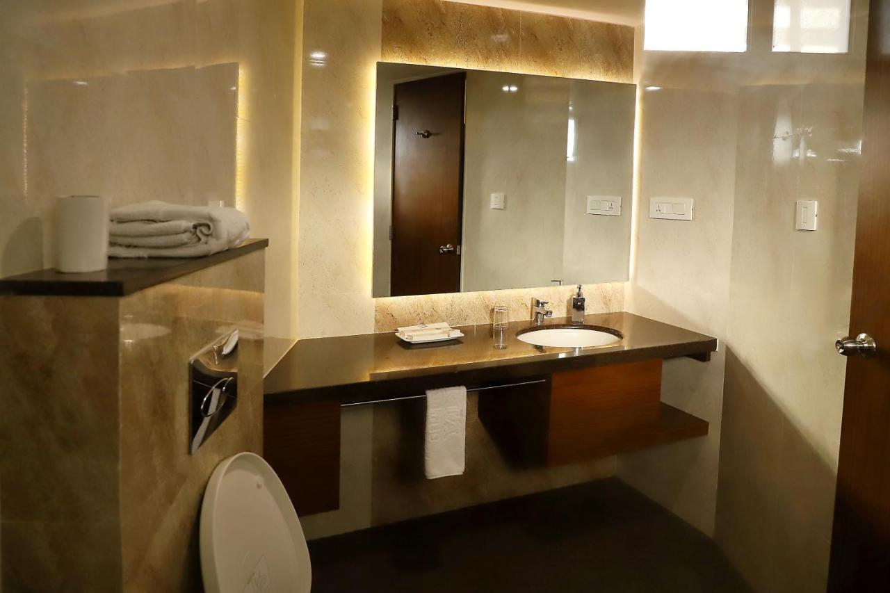 Quality Inn Patria Suites, Rajkot Exterior foto